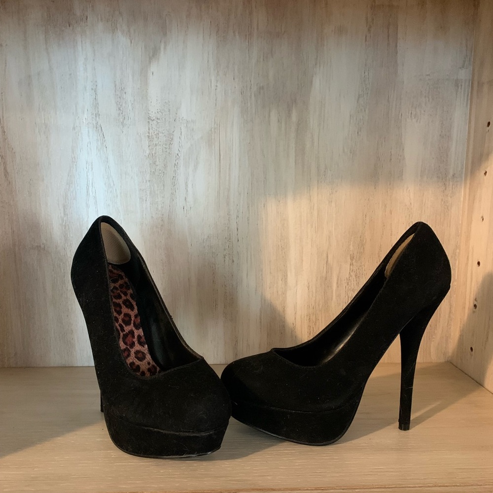 Cute heels size 6